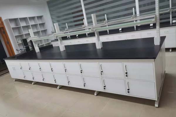 實(shí)驗(yàn)臺(tái)在使用過(guò)程中需要注意哪些安全事項(xiàng)？