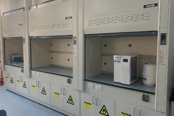 實驗臺通風(fēng)柜哪個廠家好？選擇優(yōu)質(zhì)品牌的秘訣